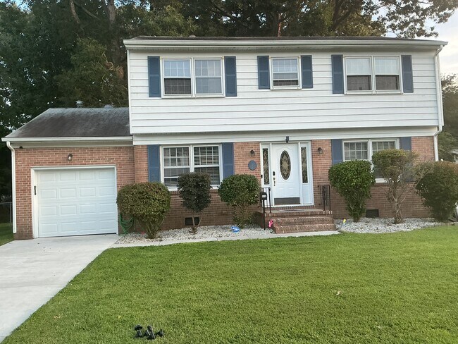 front of the house /yard - 116 Cardinal Dr