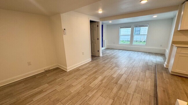 Building Photo - 7423-7429 Hampson - 7423 Basement Left