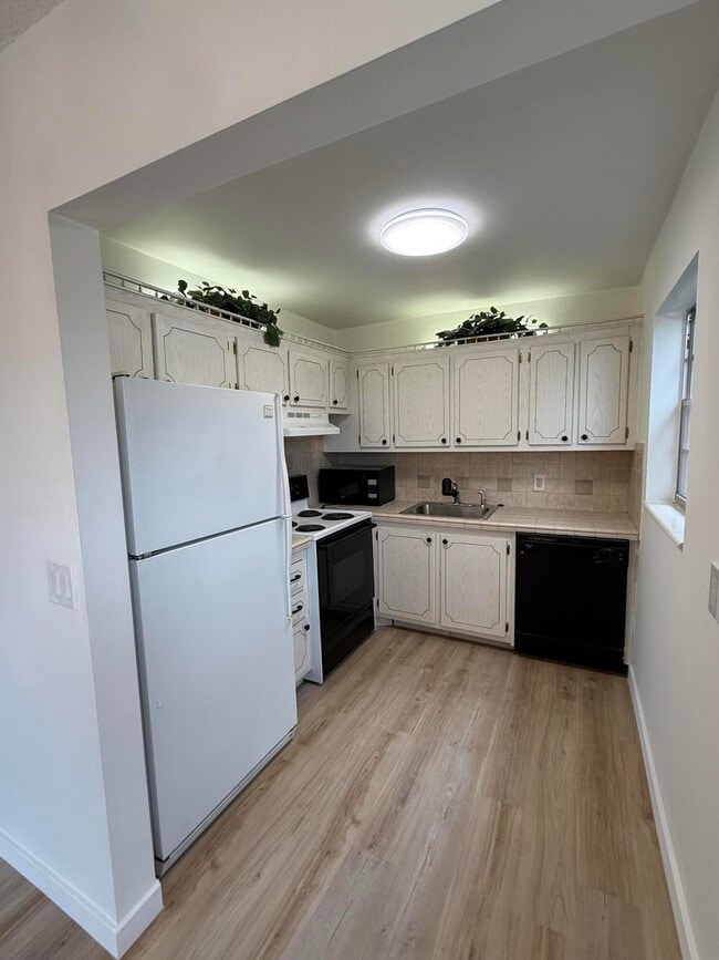 Building Photo - 74 Northampton D