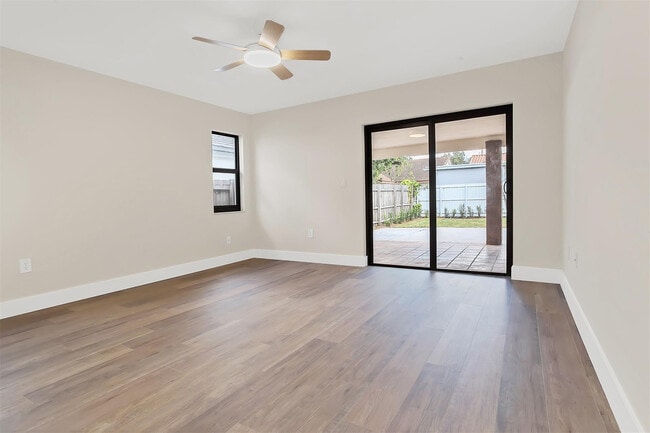 Building Photo - 391 NW 58th Ave