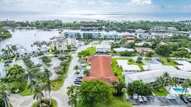 Building Photo - 2800 NE 28th St