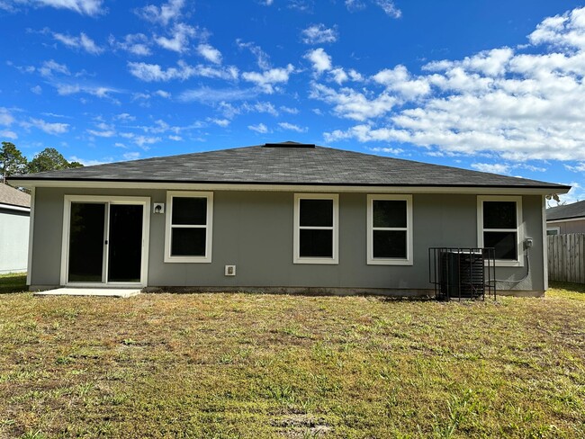 Building Photo - Pritchard Point - Three Bedroom Home