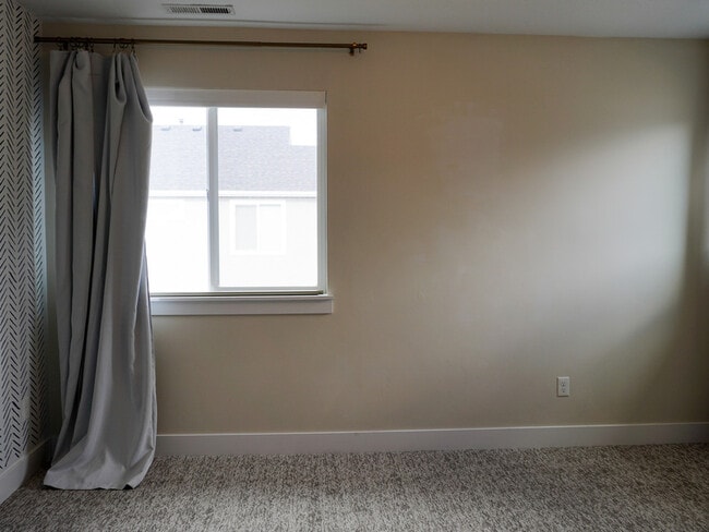 Building Photo - 2274 S 50 E