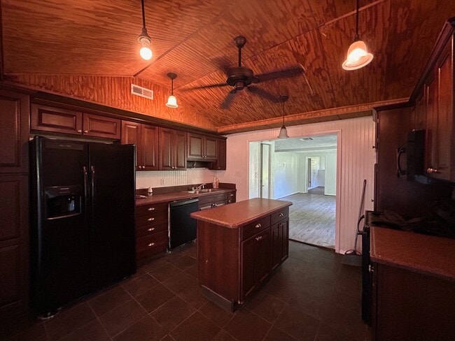 Building Photo - 712 Lakeview Dr