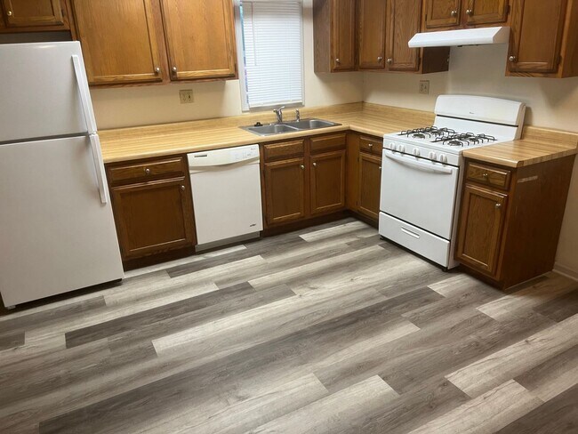 Building Photo - 1605 Hinkson Ave