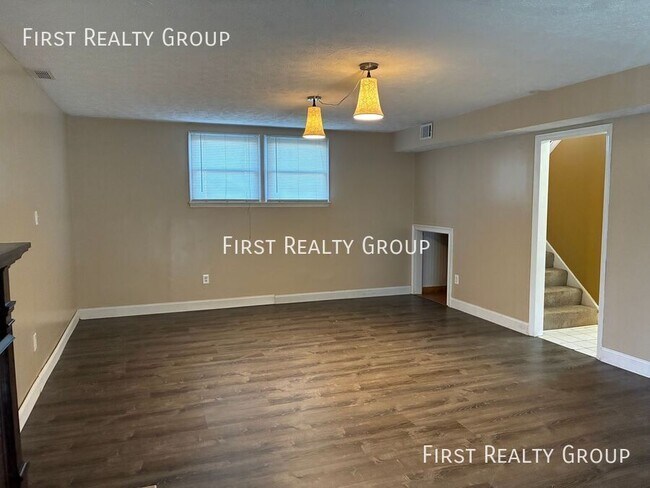 Building Photo - 37 W Lytle-Five Points Rd