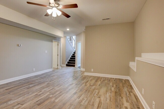 Building Photo - 1121 Cardinal Creek Dr