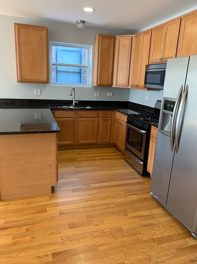 Kitchen - 2327 S Sawyer Ave