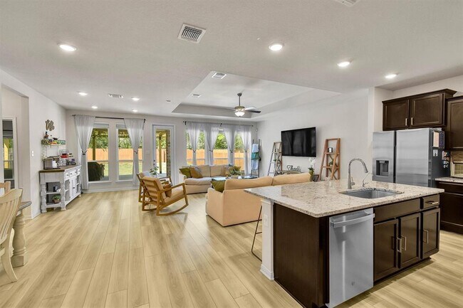 Building Photo - 632 Friar Tuck Dr