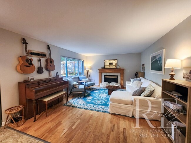 Building Photo - Elegant Silverdale Home with Private Backyard Oasis