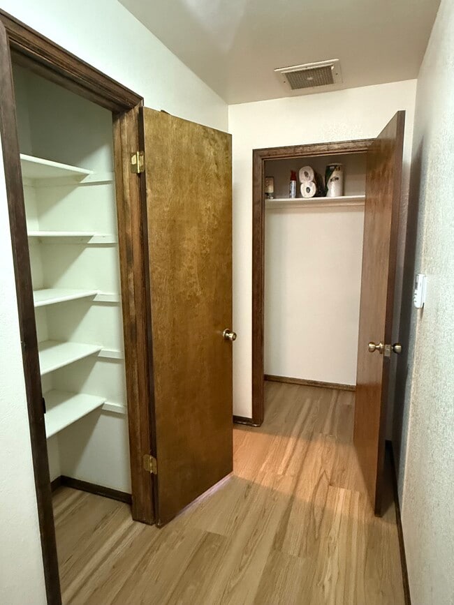 Building Photo - Green House