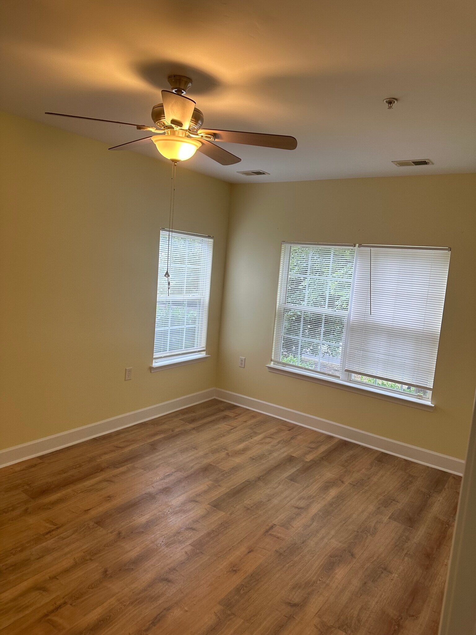 Building Photo - 4844 Bevendean Dr