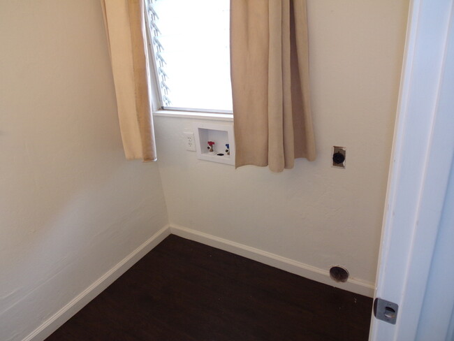 Building Photo - PALEHUA GARDENS - Upgraded 3 Bedroom Townhome