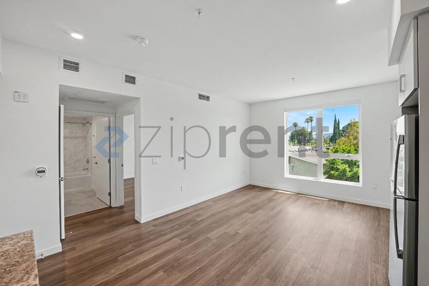 Building Photo - Unit 310