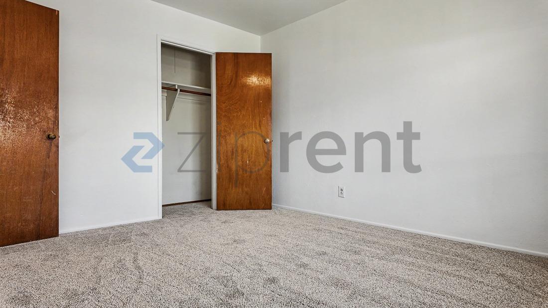 Building Photo - Unit