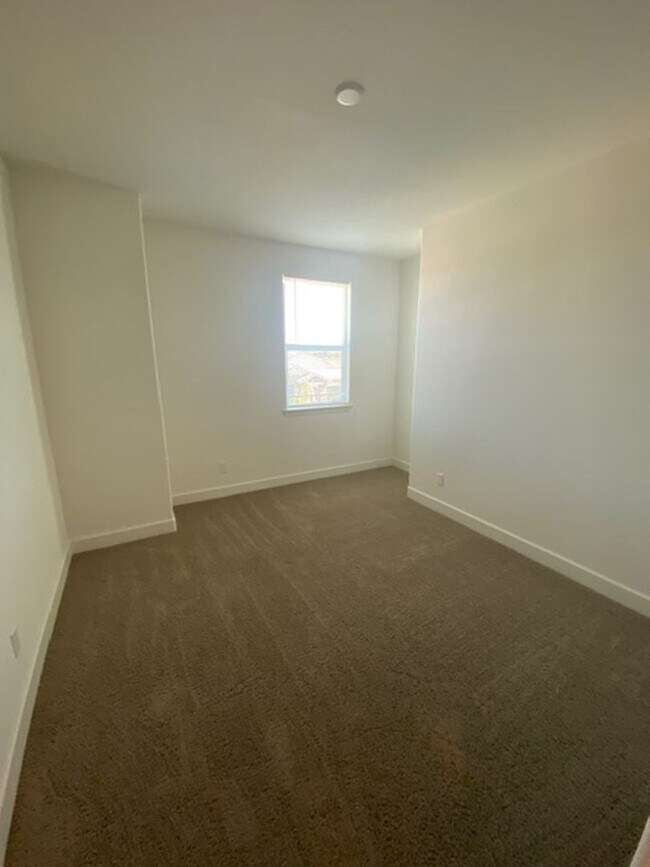 Building Photo - MOVE IN READY!  4 Bedroom Home in Whitney Ranch Rocklin