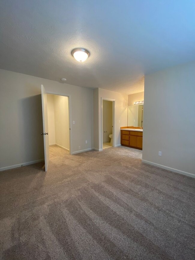 Building Photo - 3937 NE 149th Ave