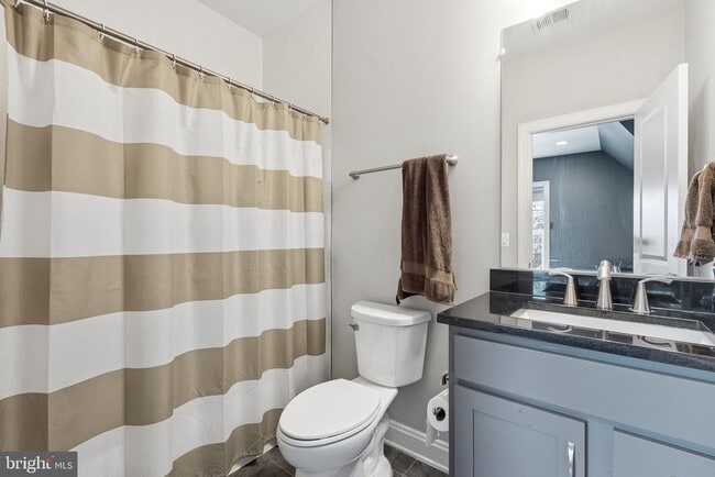 Building Photo - 2516 Villanova Dr