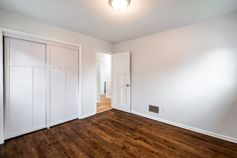 Building Photo - 638 S 66th St