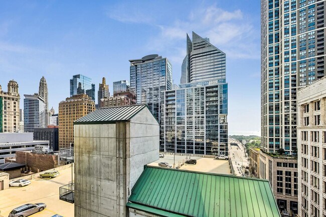 Building Photo - 8 E Randolph St