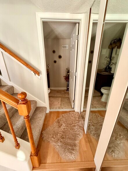 1/2 Bath Landing - 11 Devon Club Ln