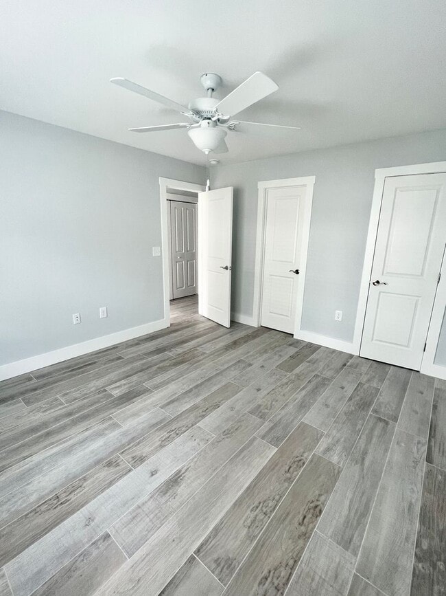 Building Photo - MOVE IN READY - FOUR Bedrooms! Master suite on both levels! Great Conway Location!