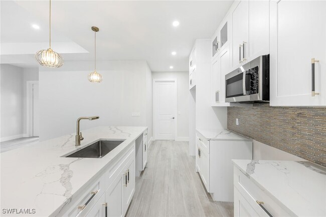 Building Photo - 4672 25th Ave SW