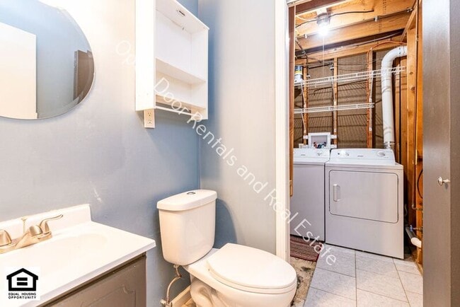 Building Photo - 926 East Ave