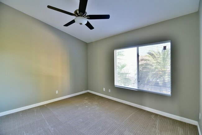 Building Photo - Gorgeous 4BED/2.5 BATH 2 Story Home Locate...