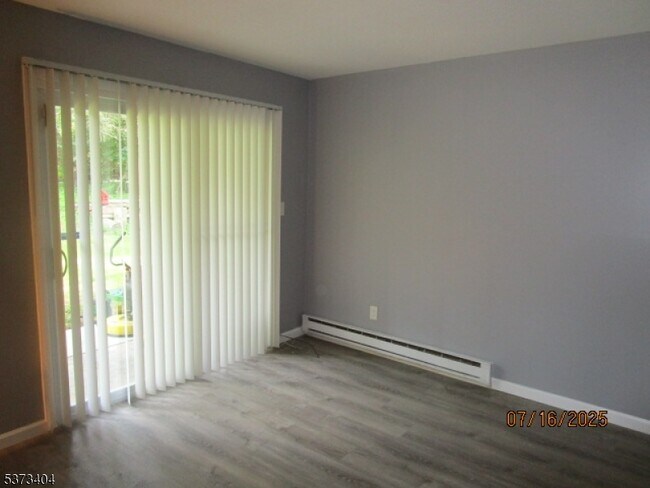 Building Photo - 359 Lake Shore S