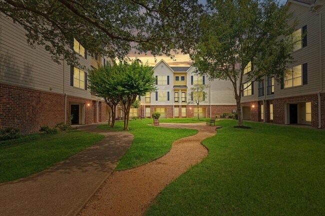 Building Photo - 9200 Westheimer Rd