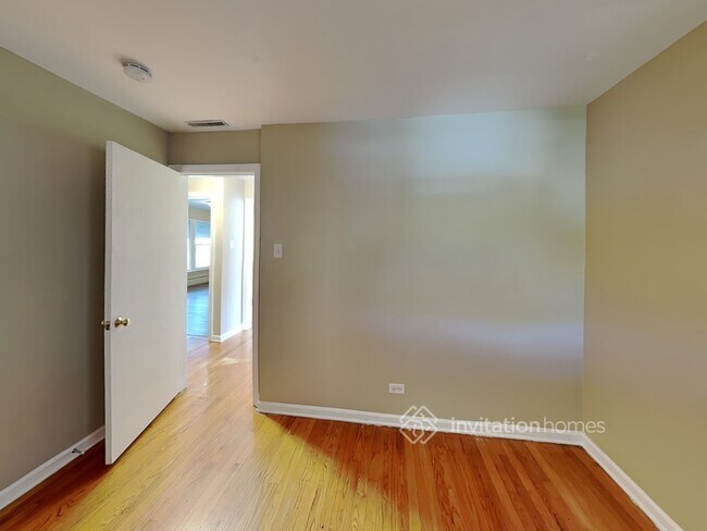 Building Photo - 3461 N Osceola Ave