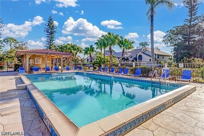 Building Photo - 221 Fox Glen Dr