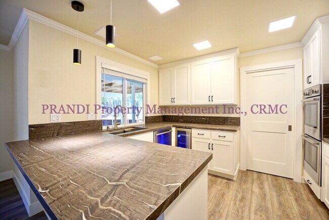 Building Photo - Completely Renovated Large Novato Home in ...