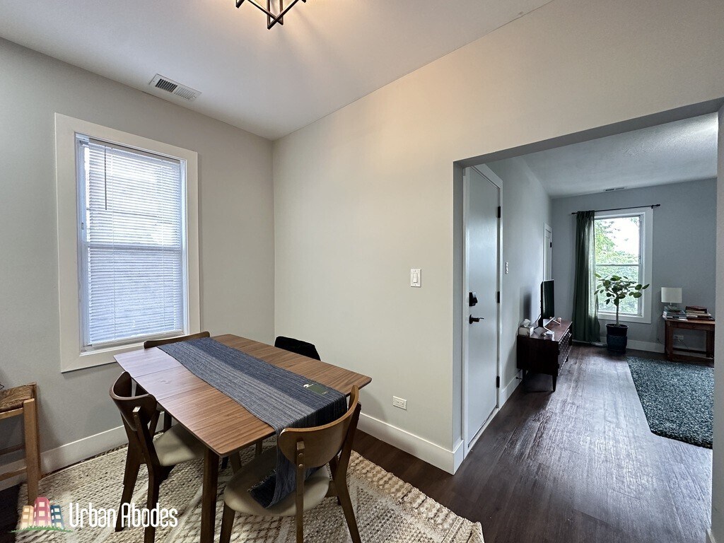 Building Photo - 1721 N Mozart St