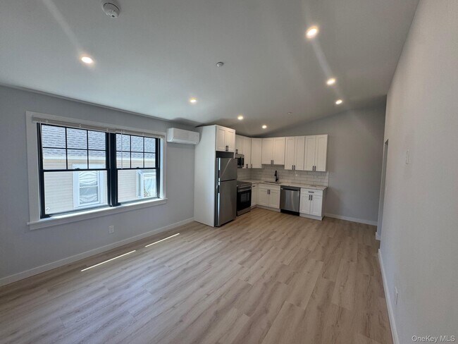 Building Photo - 544 Locust Ave