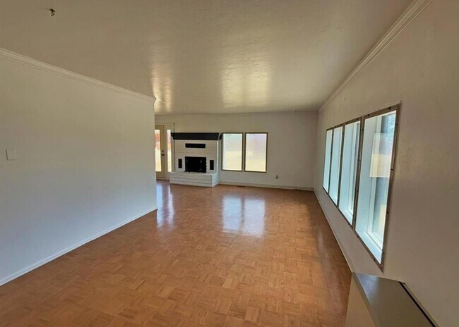 Building Photo - South Fork Rental Home