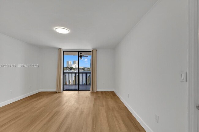 Building Photo - 200 Golden Isles Dr