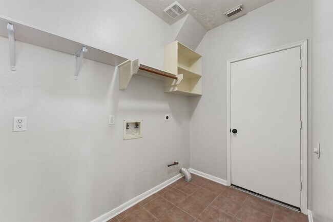 Building Photo - 17206 Stonebridge Trail