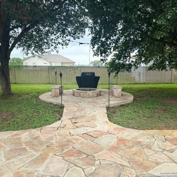 Building Photo - 103 WindCrest