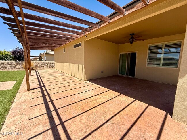 Building Photo - 7790 Enchanted Cir Dr