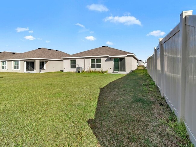 Building Photo - Beautiful 4 bedroom 2 bathroom Single Family House! Like new!