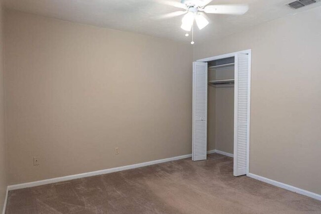 Building Photo - 709 Pointe Ct
