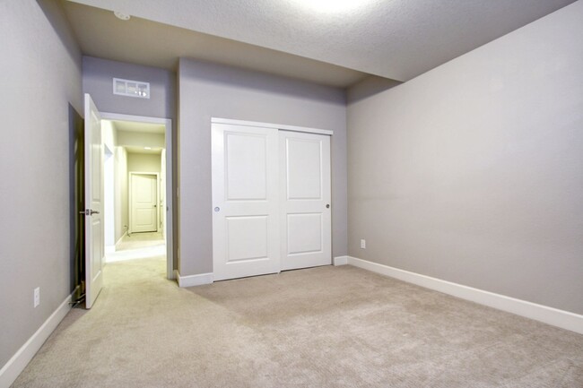 Building Photo - The Meadows 2 bed 2.5 bath Patio home low ...