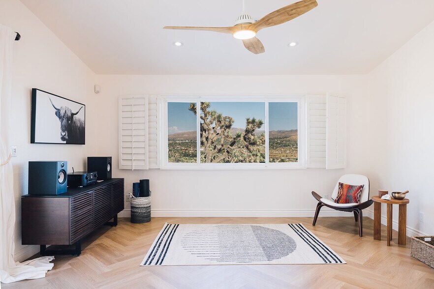 Building Photo - 7370 North Park