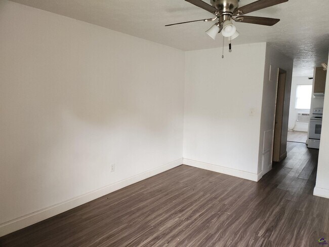 Building Photo - 216 Tabor Dr