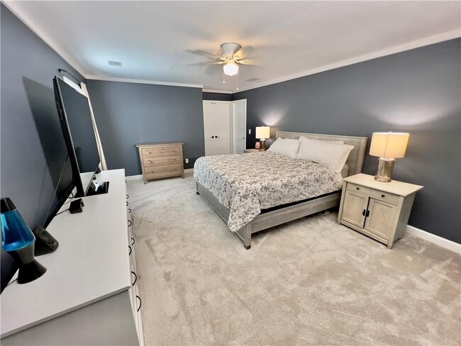 Building Photo - 2110 Six Branches Dr