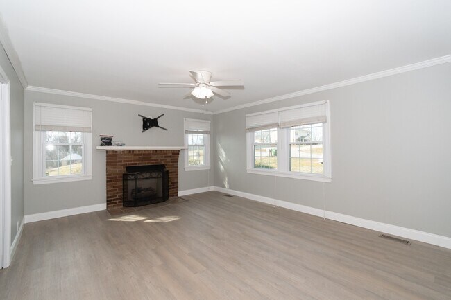 Building Photo - 412 Keeble St