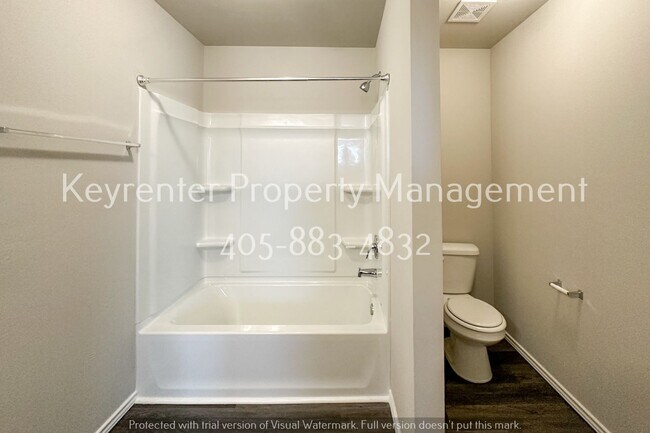 Building Photo - Gorgeous 3 Bed 2.5 Bath Two Story Home in Heart Of Yukon!