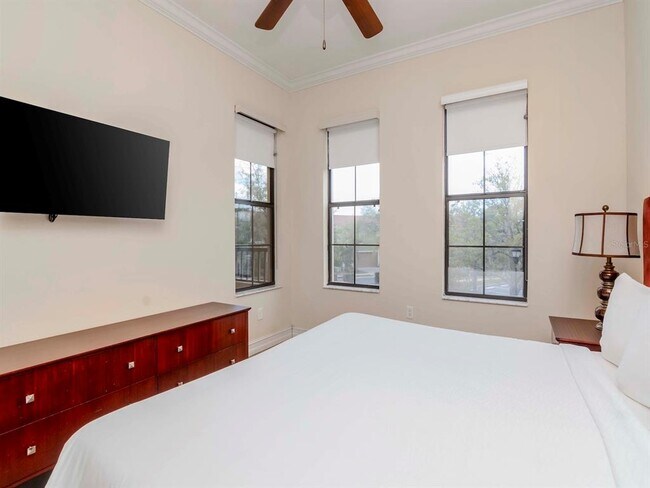Building Photo - 13941 Clubhouse Dr